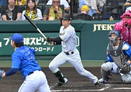 　２回、内野安打を放つ高寺（撮影・飯室逸平）