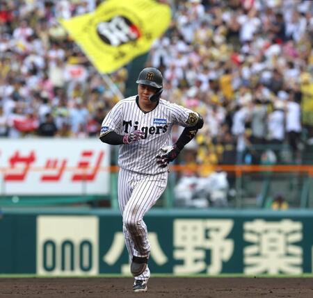 　７回、ソロを放ち、ダイヤモンドを回る大山（撮影・北村雅宏）