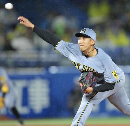 　６回に登板し力投する茨木（撮影・西岡正）