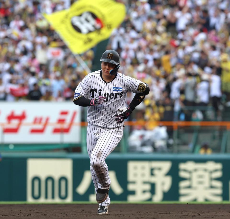 　７回、ソロを放ち、ダイヤモンドを回る大山（撮影・北村雅宏）