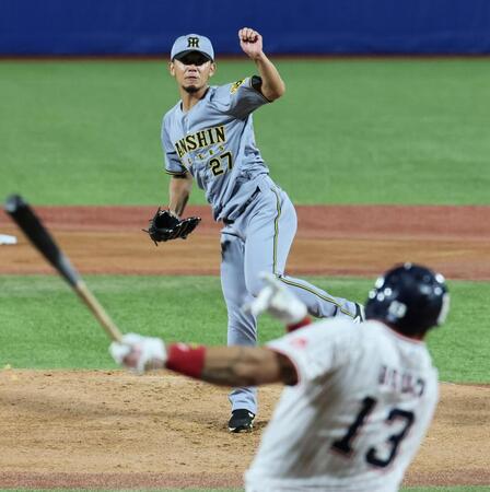 　１回、オスナを打ち取る伊藤将（撮影・田中太一）