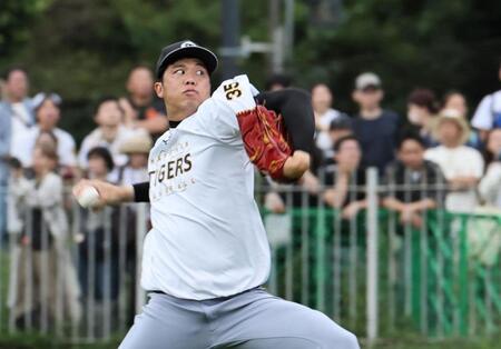 　キャッチボールで調整する才木（撮影・田中太一）