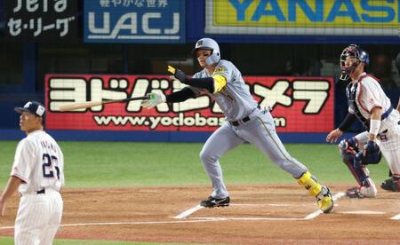 　１回、二塁打を放つ森下（撮影・金田祐二）