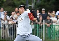 　キャッチボールで調整する才木（撮影・田中太一）