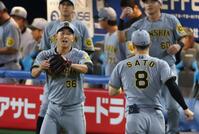 　６回、ピンチを救った畠（撮影・金田祐二）