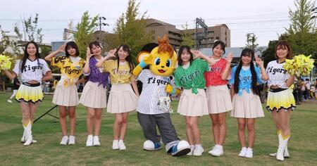 　ミニライブを披露したＫＯＢｅｒｒｉｅＳ♪（撮影・立川洋一郎）