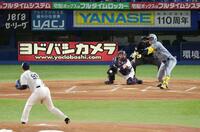 　３回、空振り三振に倒れる森下（撮影・金田祐二）