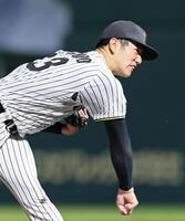 　広島打線を相手に力投する先発の石黒（撮影・立川洋一郎）