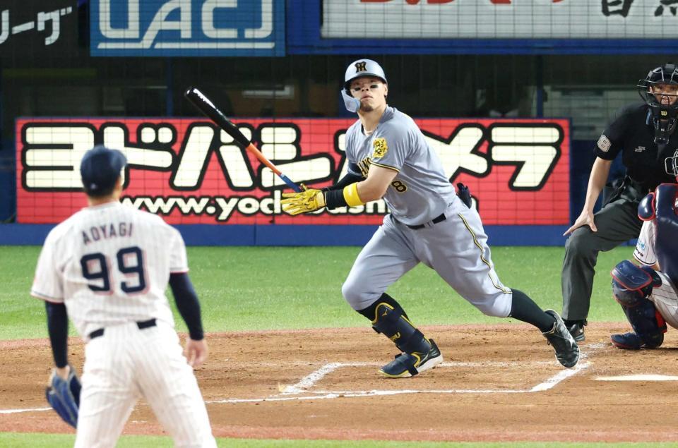 　青柳から先制の３９号ソロを放つ佐藤輝