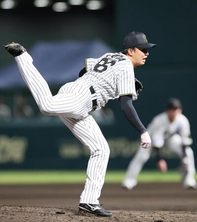 　６回表に登板し無失点に抑えた津田（撮影・立川洋一郎）