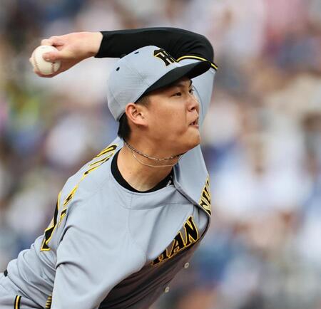 　７回に登板する及川（撮影・田中太一）