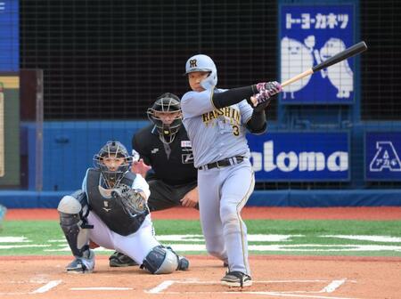 　６回、左越えソロを放つ大山（撮影・伊藤笙子）