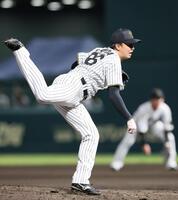 　６回表に登板し無失点に抑えた津田（撮影・立川洋一郎）