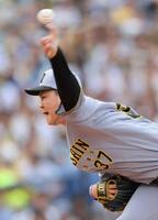 　７回、力投する及川