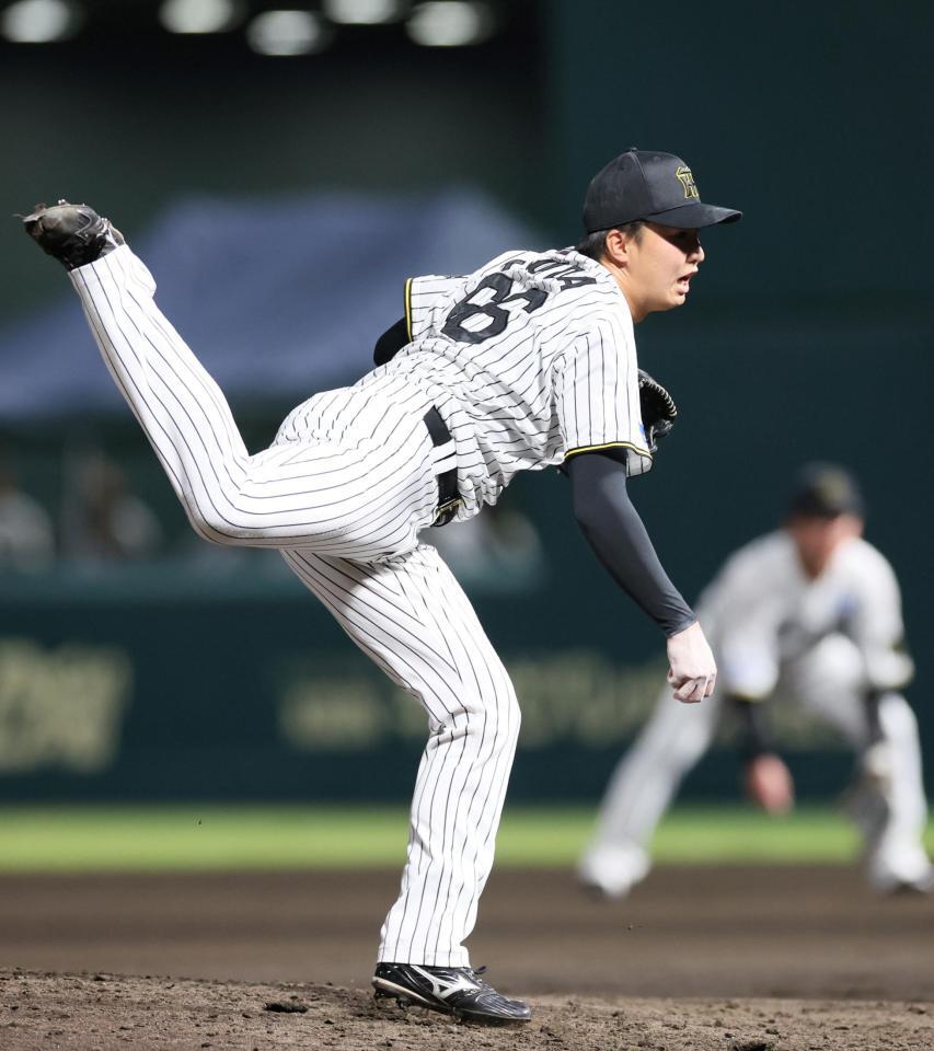 　６回表に登板し無失点に抑えた津田（撮影・立川洋一郎）