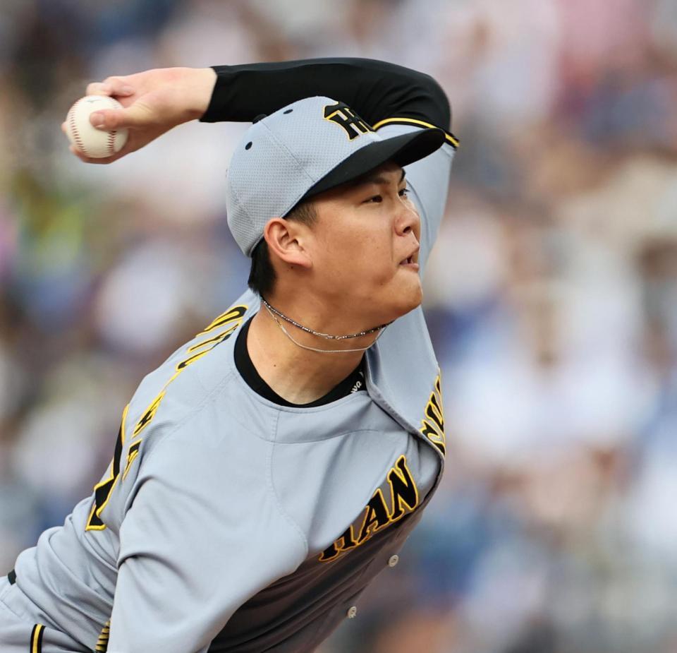 　７回に登板する及川（撮影・田中太一）