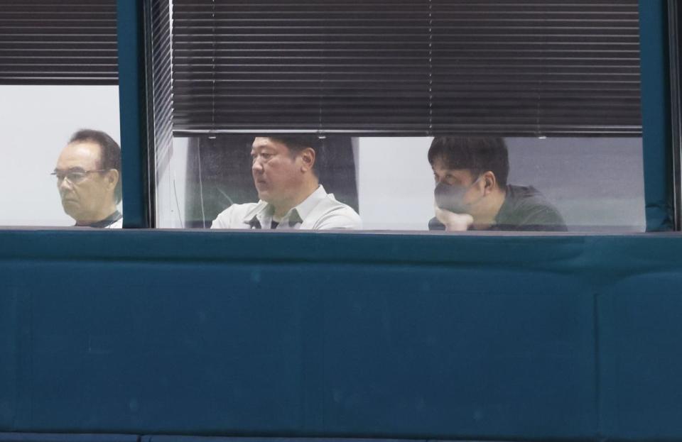 　試合を観戦する藤川監督（撮影・立川洋一郎）