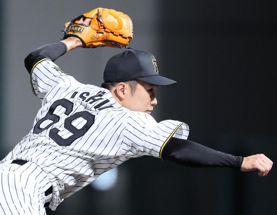 　６回表に登板し三者凡退に仕留める好投を見せた石井（撮影・立川洋一郎）