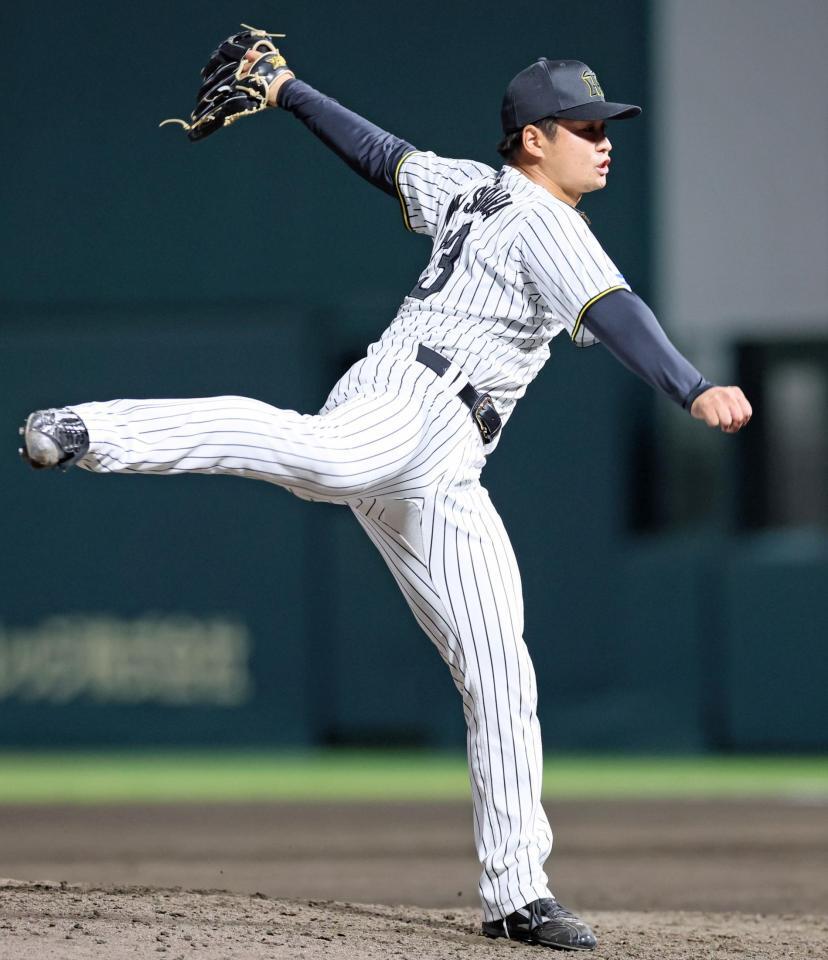 　７回、渡辺を併殺打に仕留めピンチを救った松原（撮影・立川洋一郎）