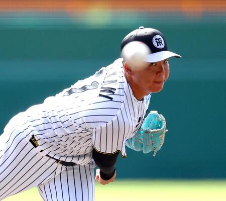 　マウンドで投球練習する村上（撮影・山口登）