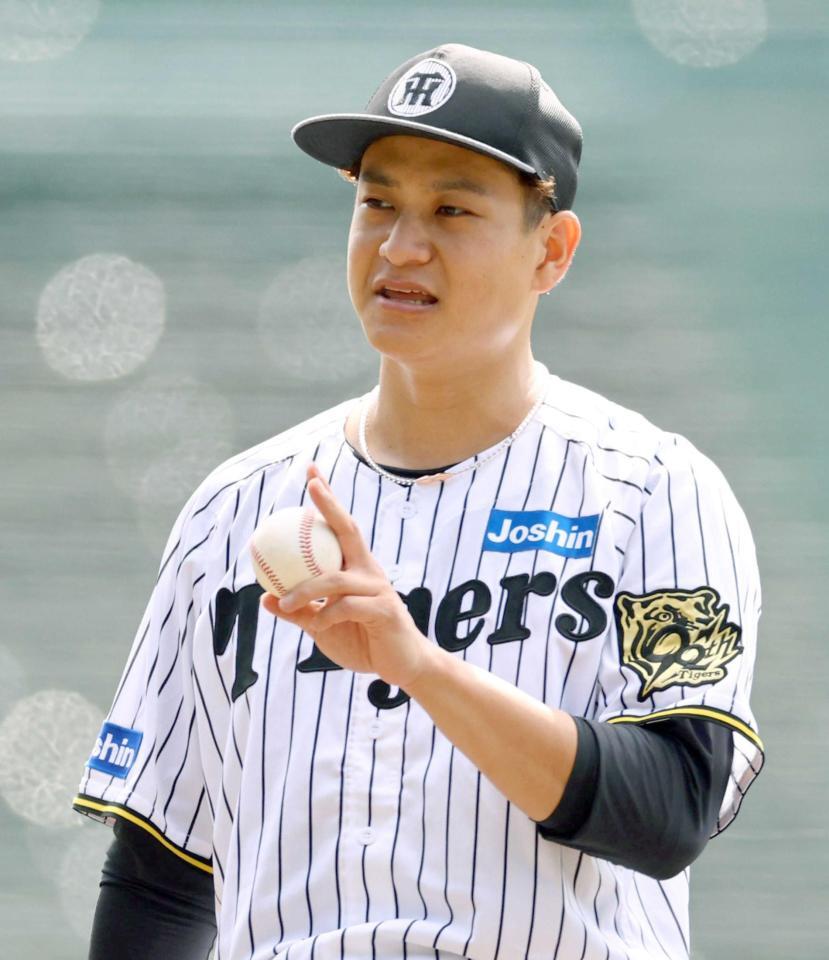 　マウンドで投球練習する大竹（撮影・山口登）