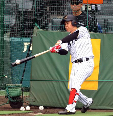 　打撃練習する中川（撮影・山口登）