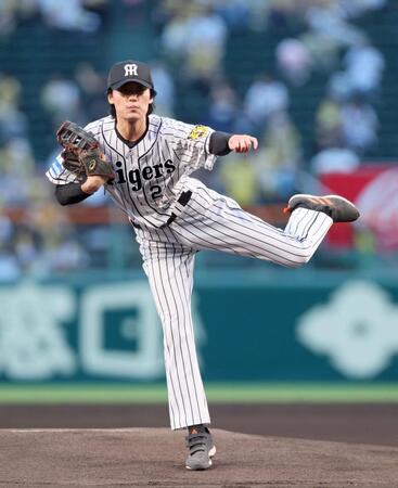 　ファーストピッチセレモニーを務める松谷鷹也（撮影・立川洋一郎）