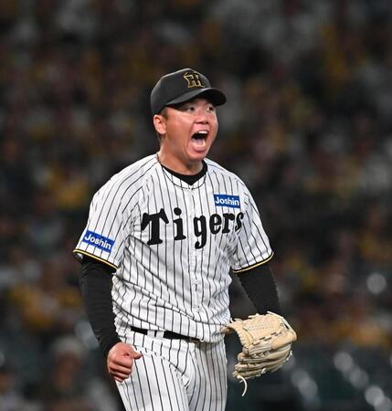 　３回、細川を空振り三振に仕留め、ほえる村上（撮影・西田忠信）