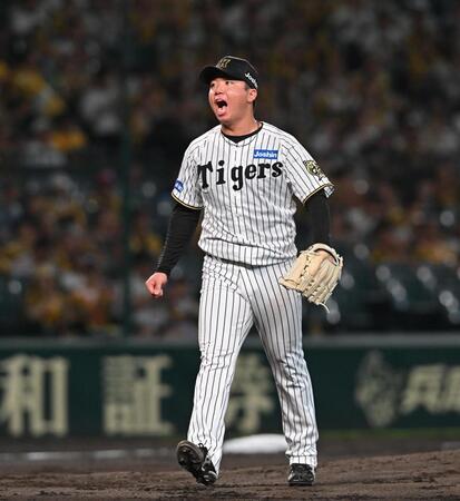 　３回、細川を三振に仕留め、ほえる村上（撮影・西田忠信）