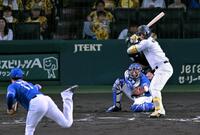 　２回、見逃し三振に倒れる森下（撮影・飯室逸平）