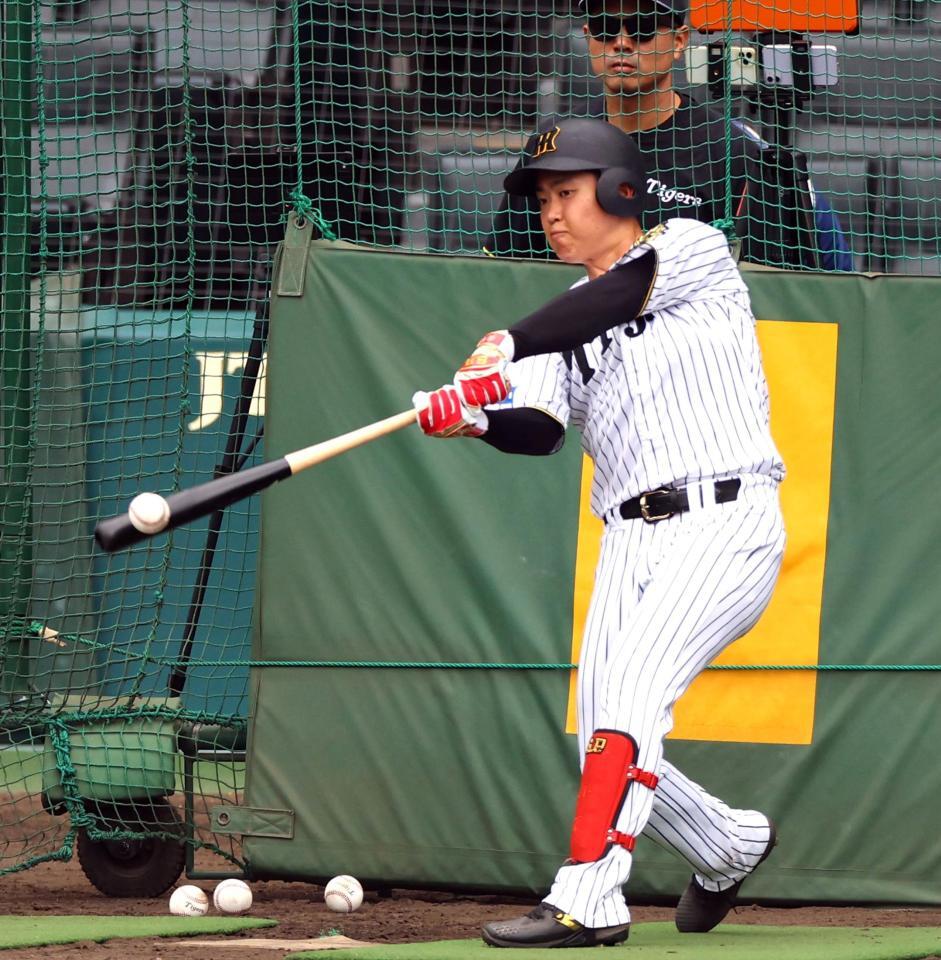 　打撃練習する中川（撮影・山口登）