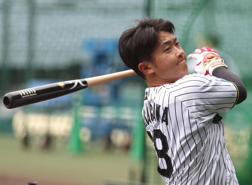 　打撃練習する中川（撮影・北村雅宏）