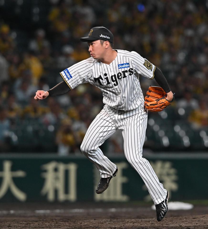 　９回に登板する石井（撮影・西田忠信）