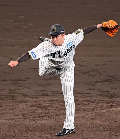 　９回表のマウンドに上がり三者凡退の好投で締めくくった石井（撮影・立川洋一郎）