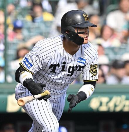 　２回、右前打を放つ前川（撮影・西田忠信）