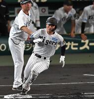 阪神タイガース　オリジナルDVDブック　猛虎烈伝　Vol.49 城島健司　捕手 61W8qLI5ogL._AC_SY200_QL15_.jpg