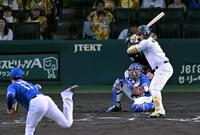 　２回、見逃し三振に倒れる森下（２６日）