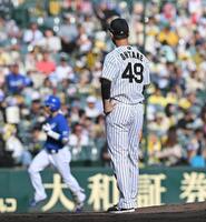 　６回、山本に先制ソロを浴びた大竹（撮影・西田忠信）