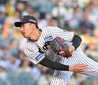 　９回途中から登板する茨木（撮影・西田忠信）