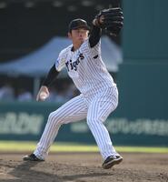 　７回、２番手で登板した椎葉（撮影・坂部計介）