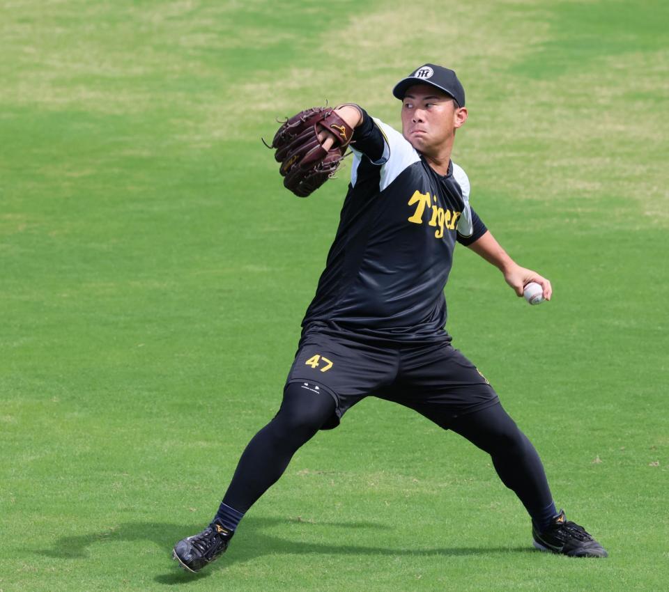 　キャッチボールをする桐敷（撮影・立川洋一郎）