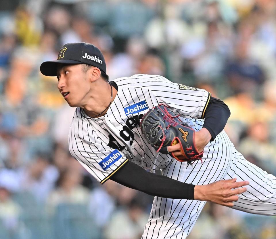 　９回途中から登板する茨木（撮影・西田忠信）