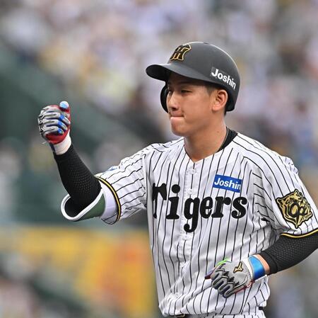 　２回、中前打を放った伊原（撮影・西田忠信）