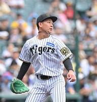 　１回、ボスラーに先制打を許した伊原（撮影・西田忠信）