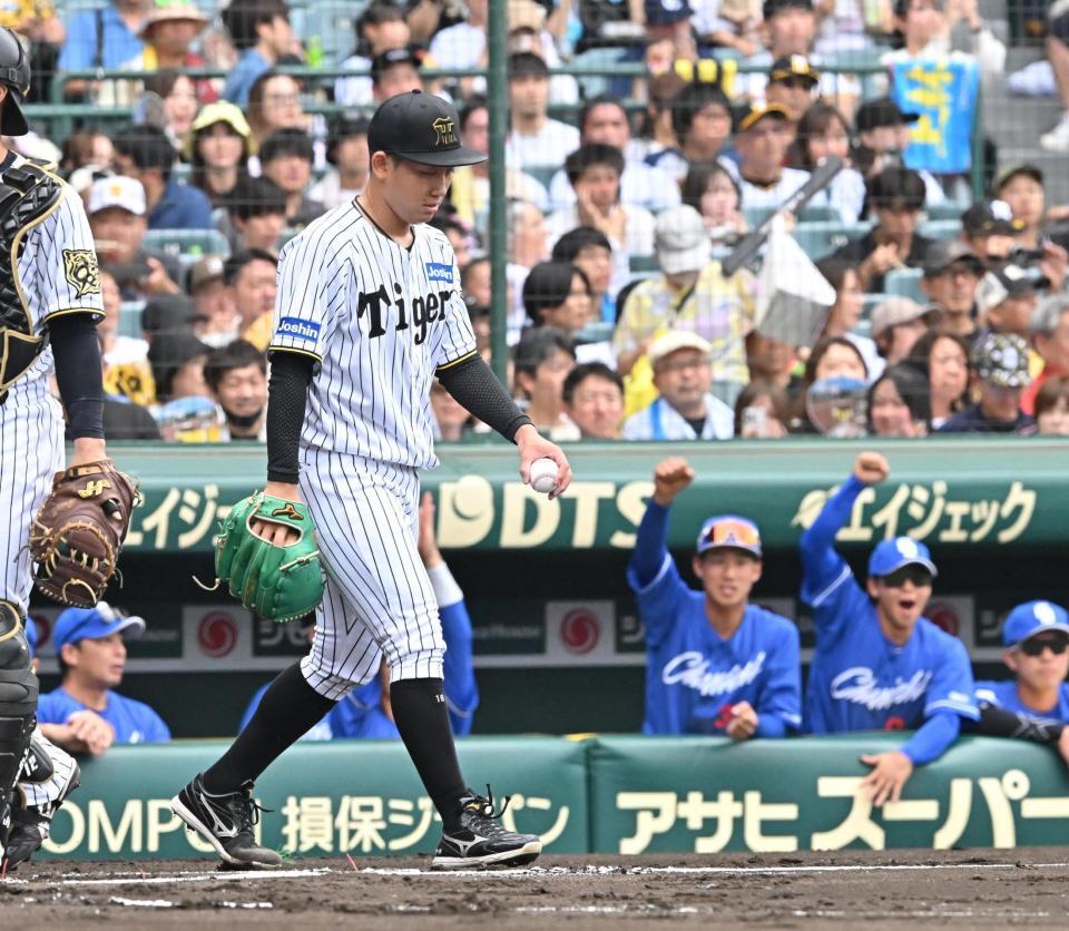 　１回、ボスラーに先制打を許した伊原（撮影・西田忠信）