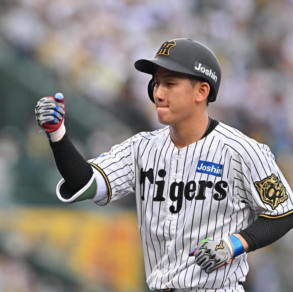 　２回、中前打を放った伊原（撮影・西田忠信）