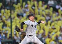 　７回、ジェット風船を背に力投する及川（撮影・西田忠信）