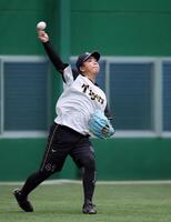　ラスト登板へ向け調整をする村上（撮影・立川洋一郎）