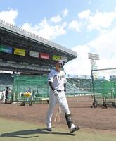 　打撃練習を終えた原口（撮影・西田忠信）