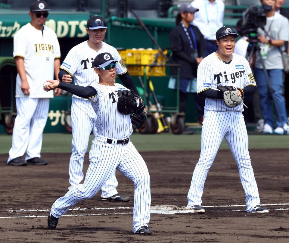 　守備練習する原口（撮影・山口登）